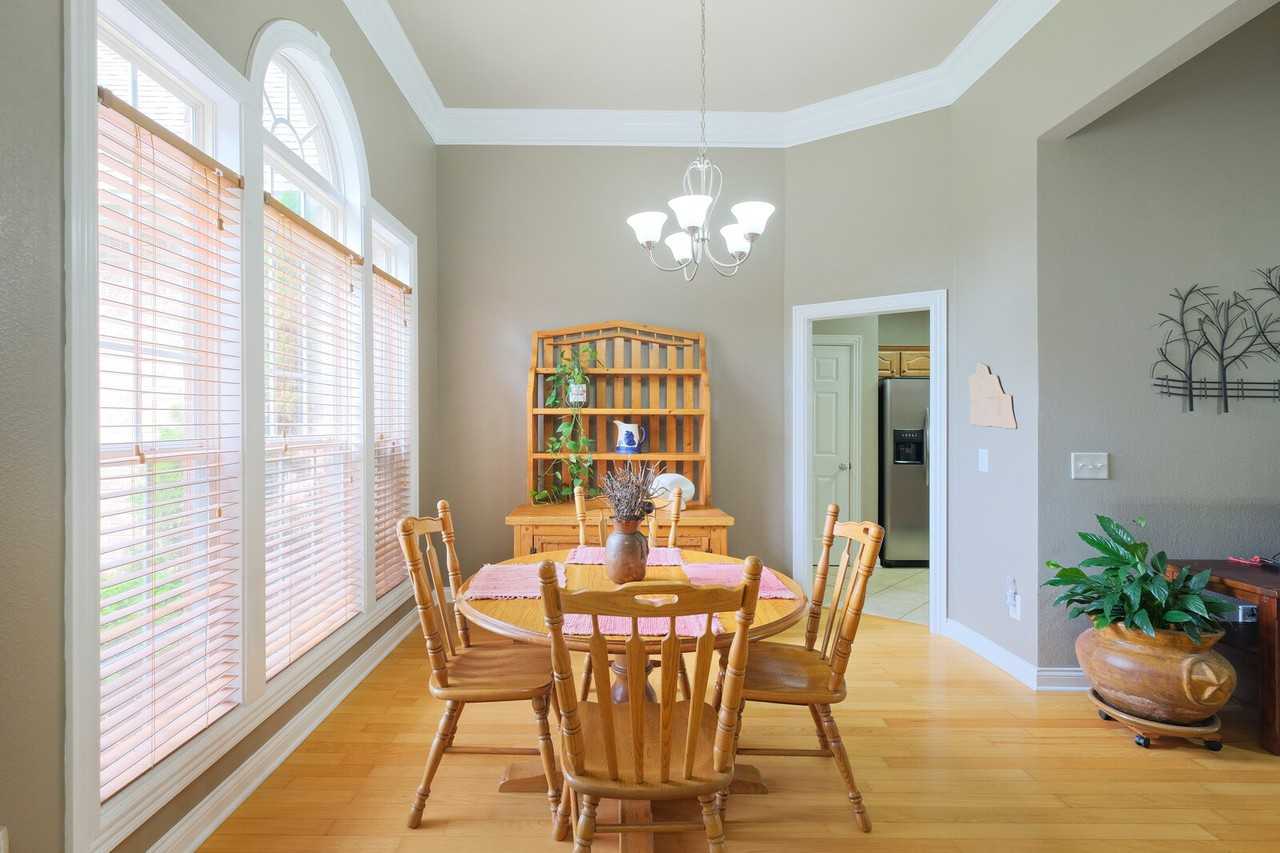 1124 Pruitt Ln - Photo 3 of 22