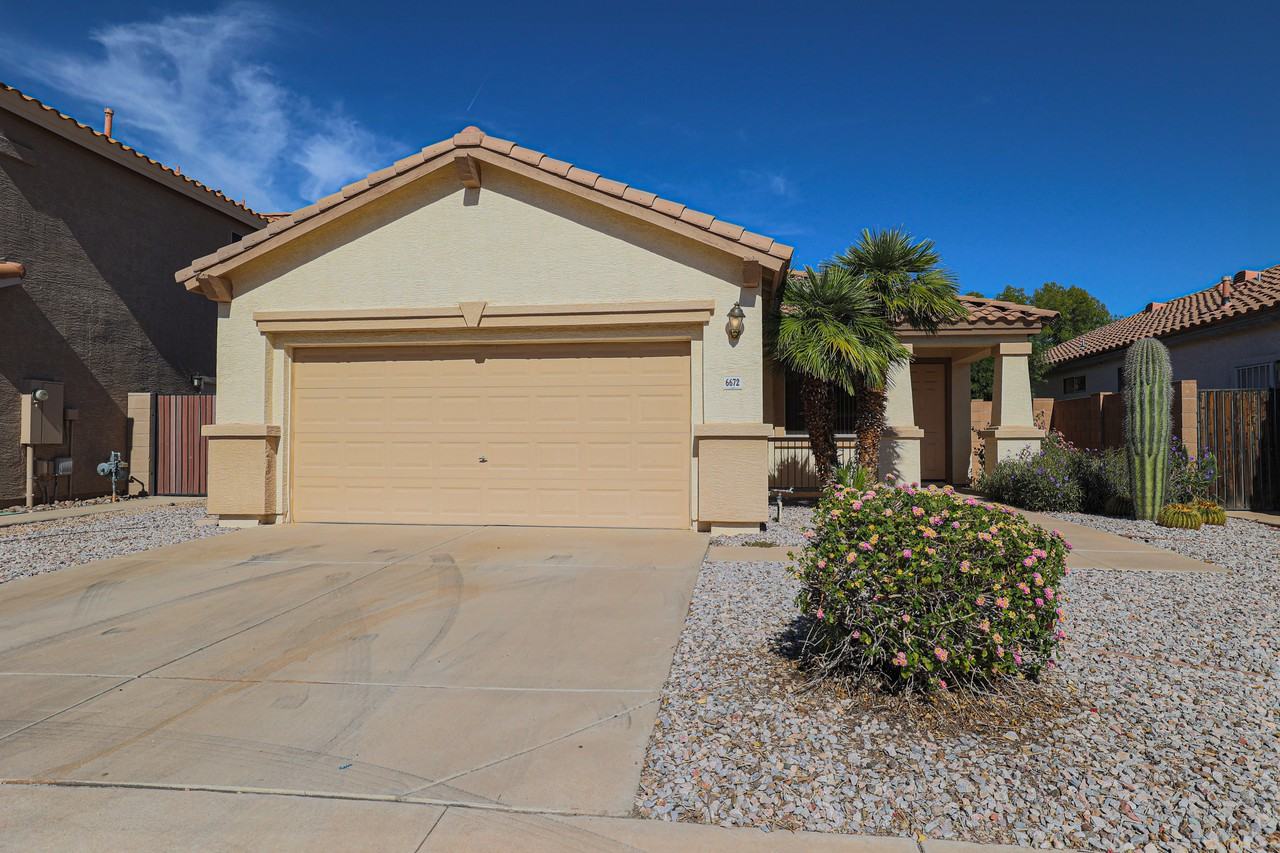 6672 W Shannon St - Photo 3 of 37