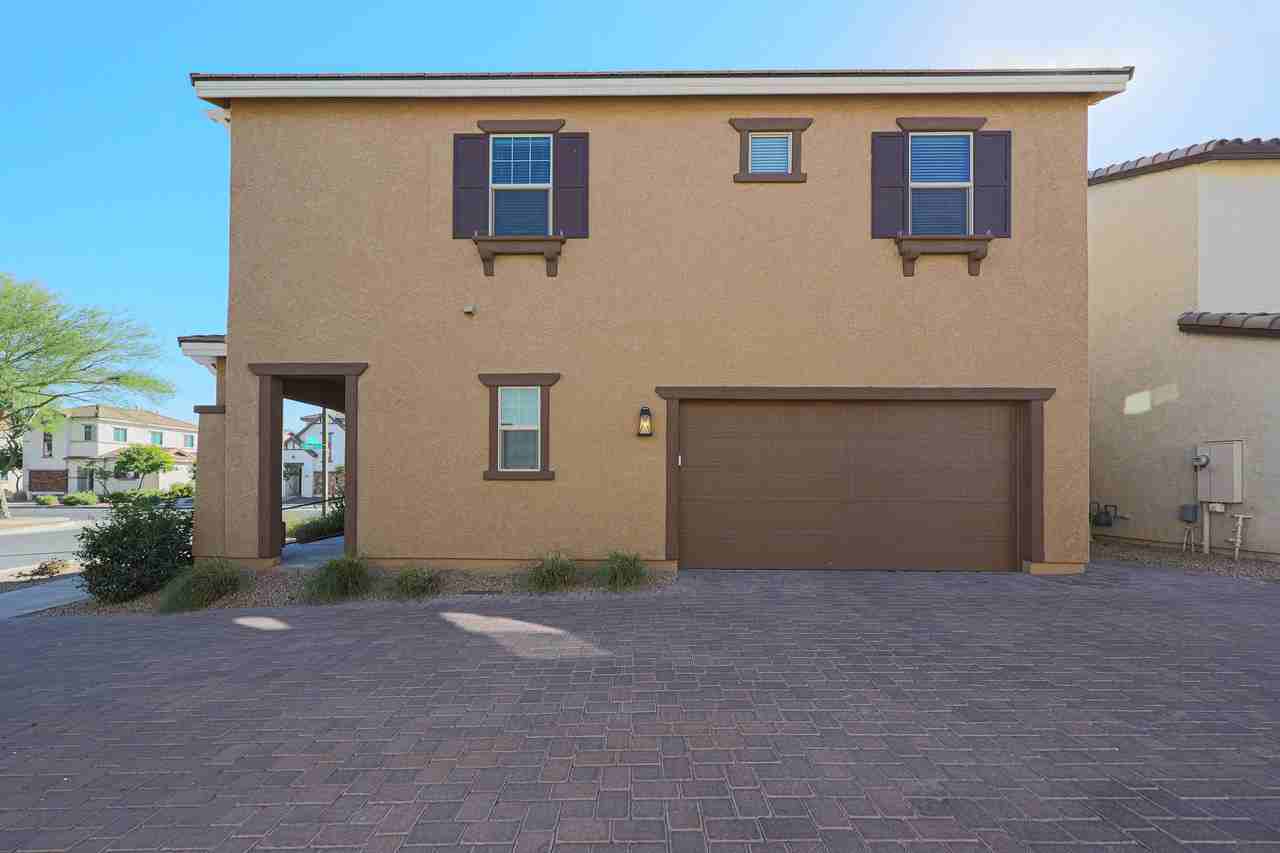 2508 N 149th Ave - Photo 4 of 34