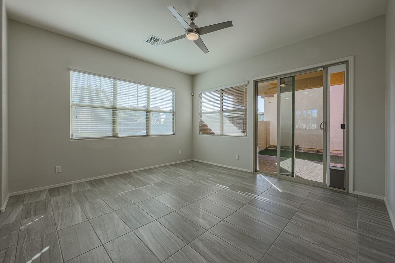 2508 N 149th Ave - Photo 7 of 34