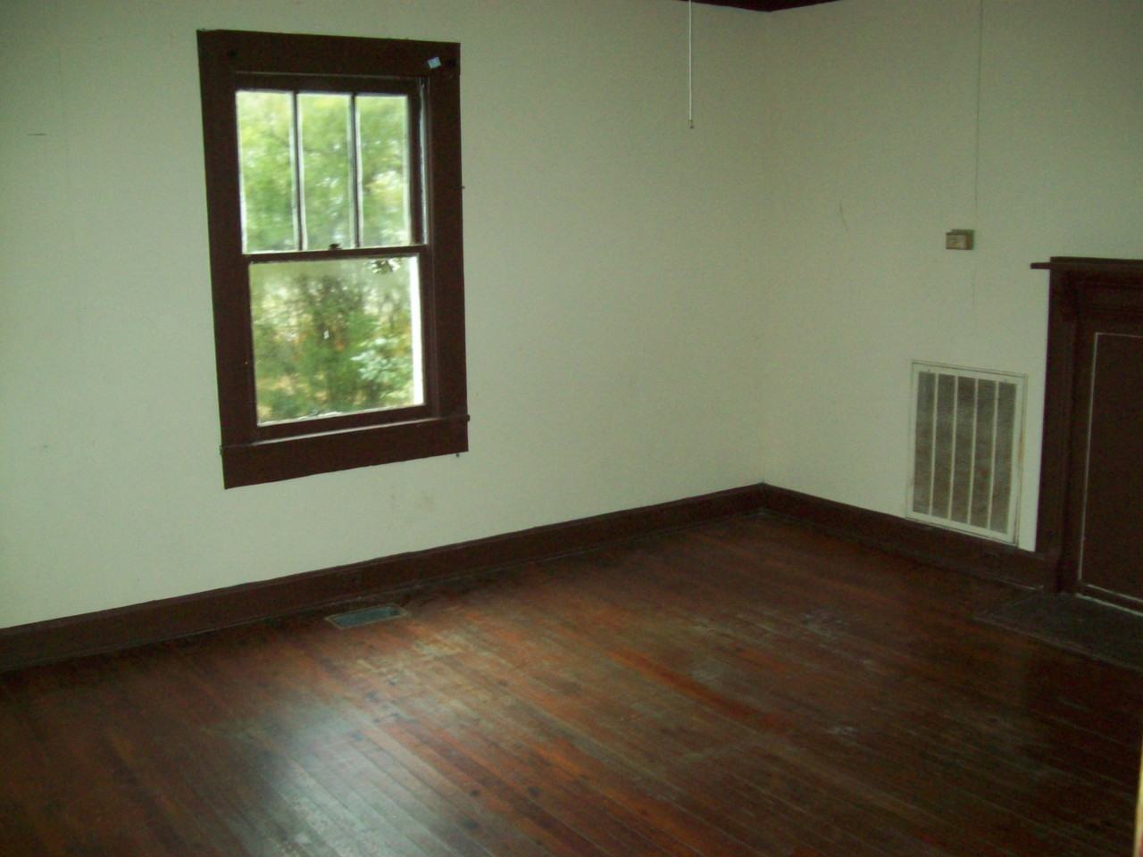 1015 Cedar St - Photo 2 of 10