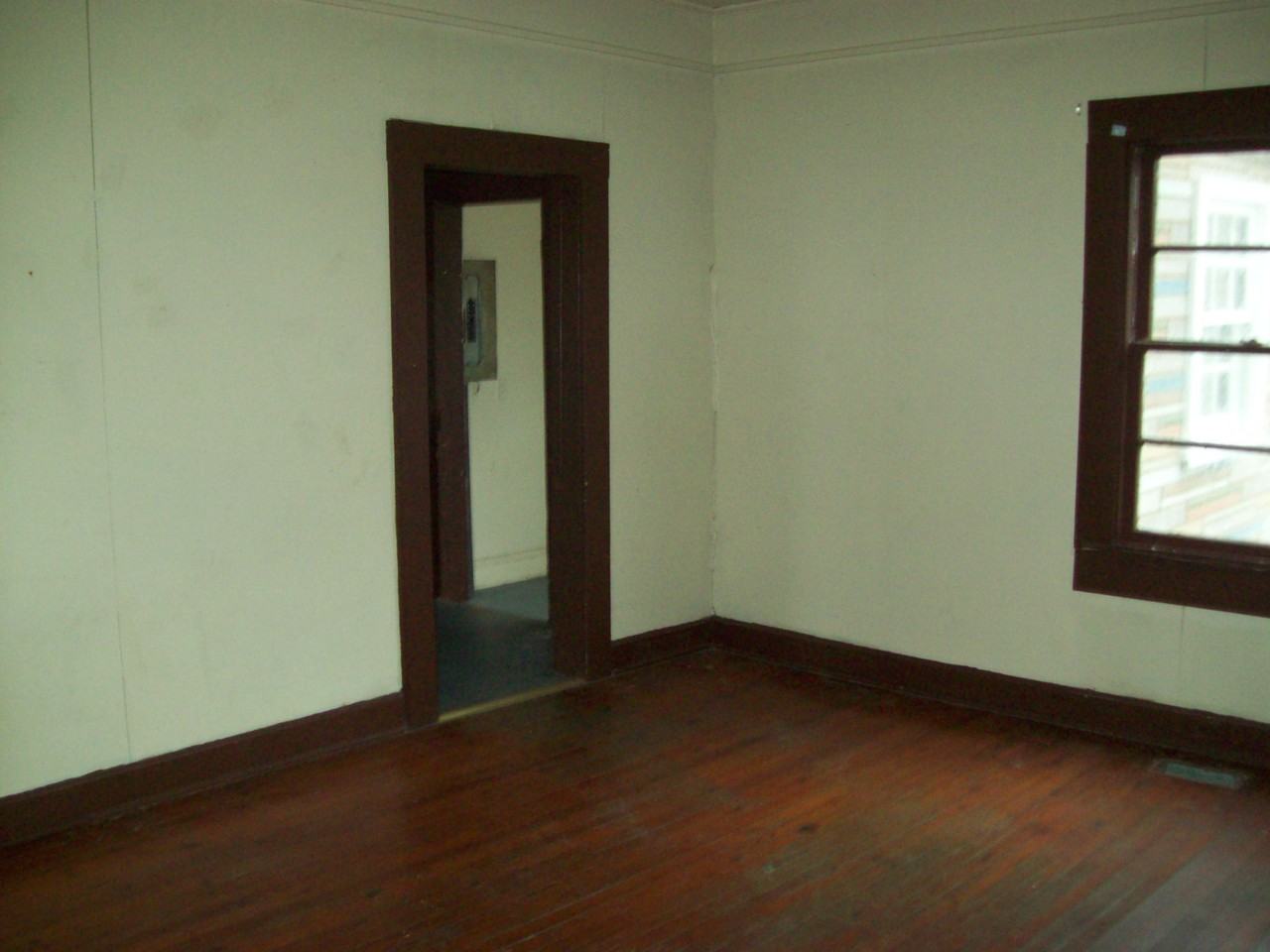1015 Cedar St - Photo 3 of 10