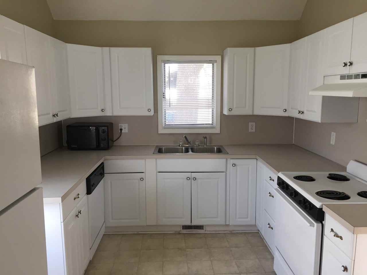 427 Pine Ave NW - Photo 2 of 21