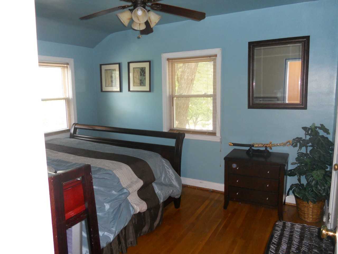 1263 Limit Ave - Photo 3 of 17