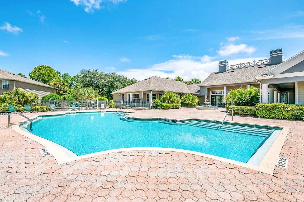 Whispering Pines Apartments - Photo 4 of 26