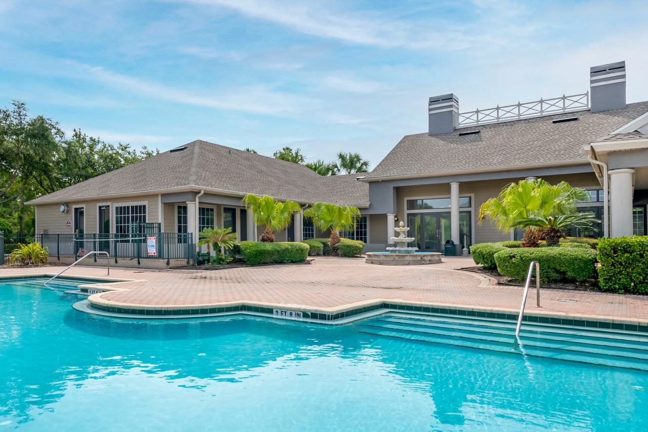 Whispering Pines Apartments - Photo 6 of 26