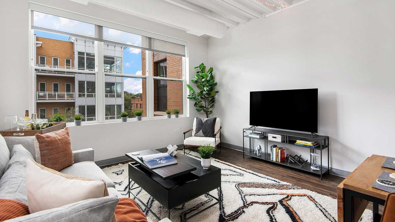 Wrigleyville Lofts - Photo 2 of 22