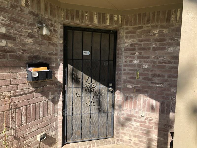 246 Creek Cove Dr - Photo 2 of 14