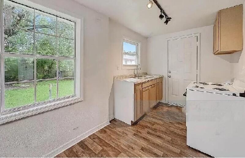 1718 Mcmillan St #Fl - Photo 4 of 18