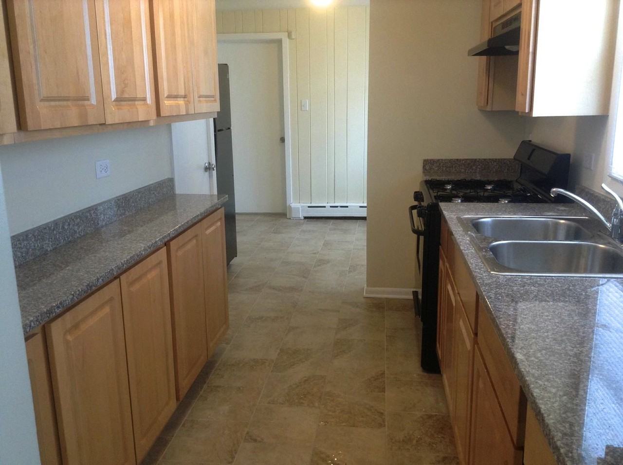 657 W Exchange St - Photo 3 of 14