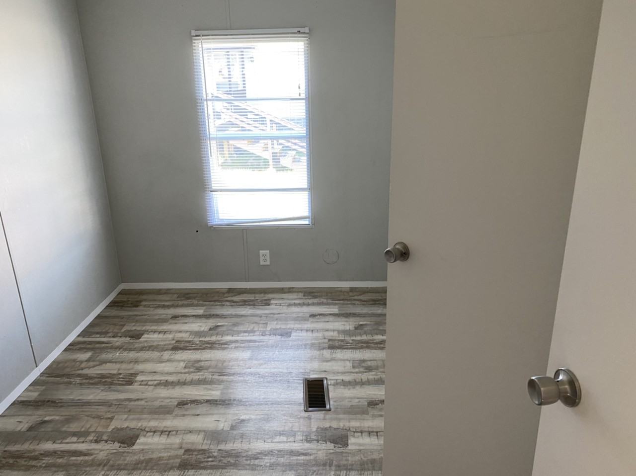 12905 Fairview Rd - Photo 3 of 13