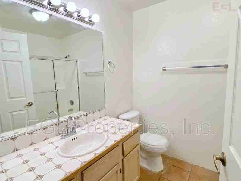 Casa de Fuentes 1460 N. Mansfield Ave. #110 - Photo 3 of 9