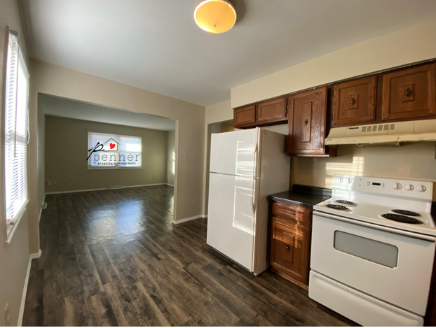 2412 Southwest Jackson Street - Photo 3 of 9