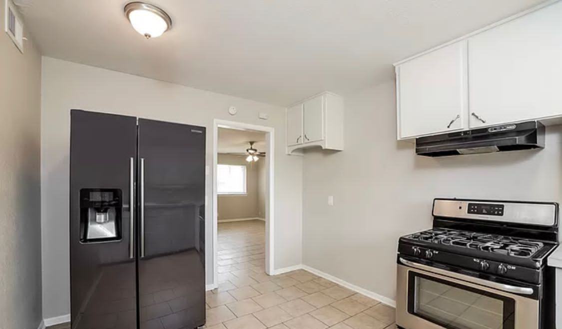 2642 Sw 61st St - Photo 2 of 4