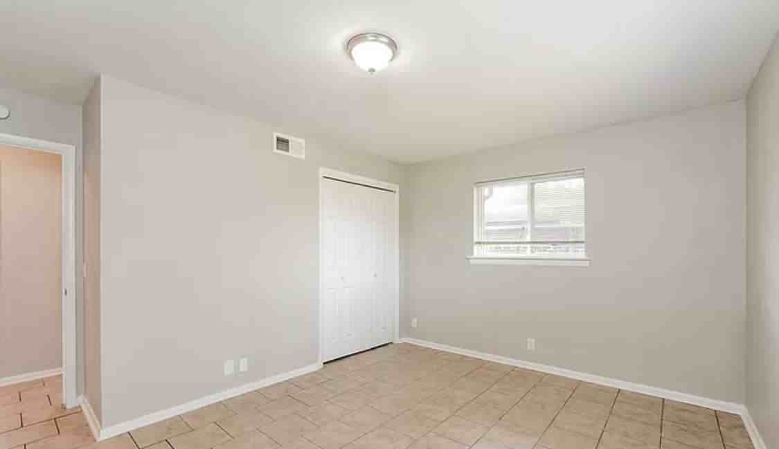 2642 Sw 61st St - Photo 3 of 4