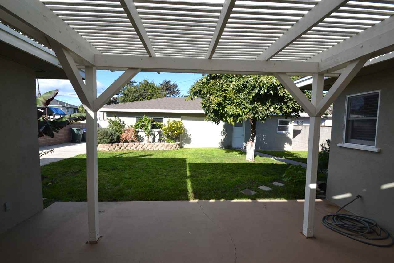 645 W Beverly Dr - Photo 2 of 10