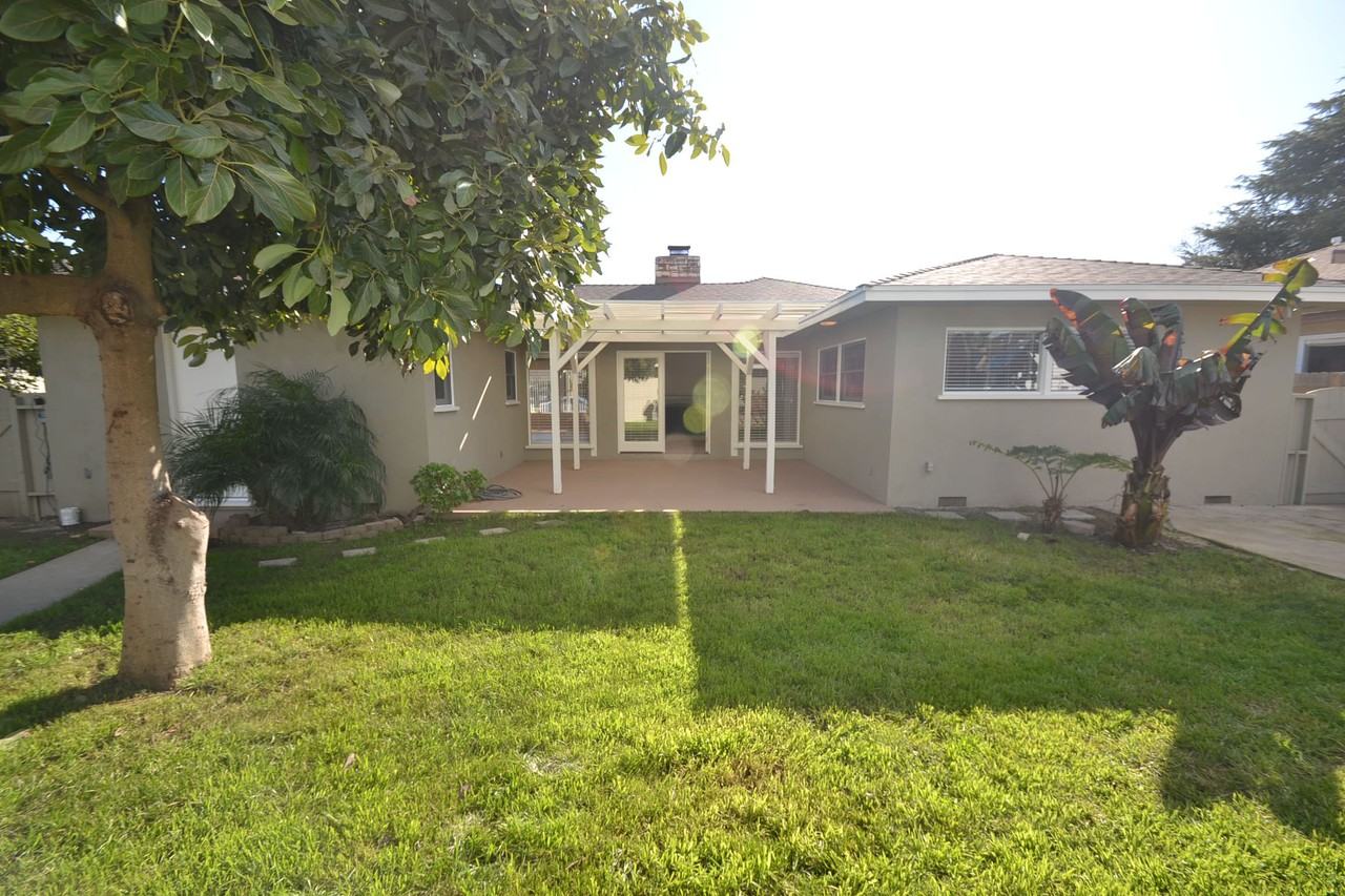 645 W Beverly Dr - Photo 3 of 10