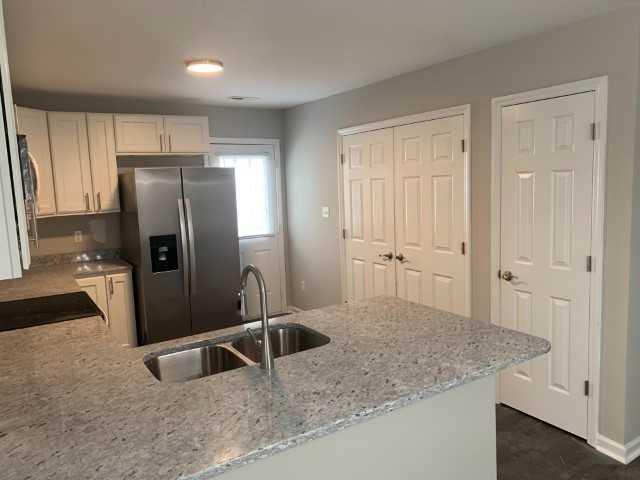 809 Lee Street - Photo 3 of 29