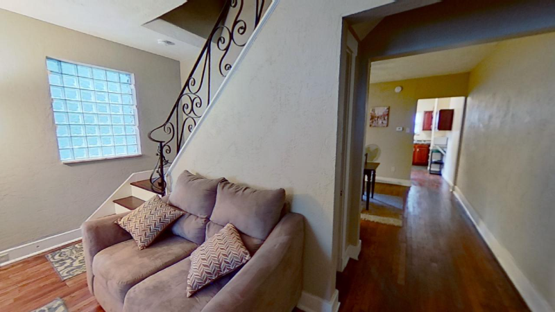 914 N Saint Clair St - Photo 2 of 10