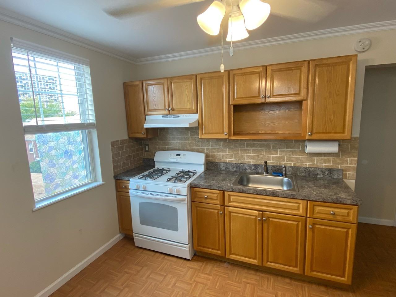 1945 Radcliff Ave #2 - Photo 3 of 10