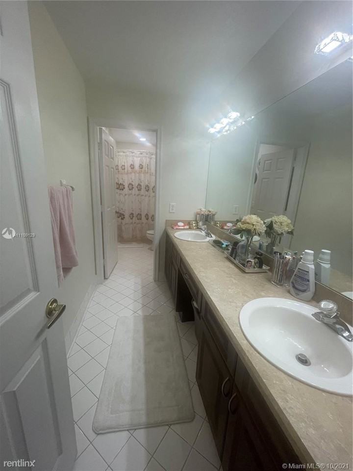 2220 NW 171st Ter - Photo 2 of 22