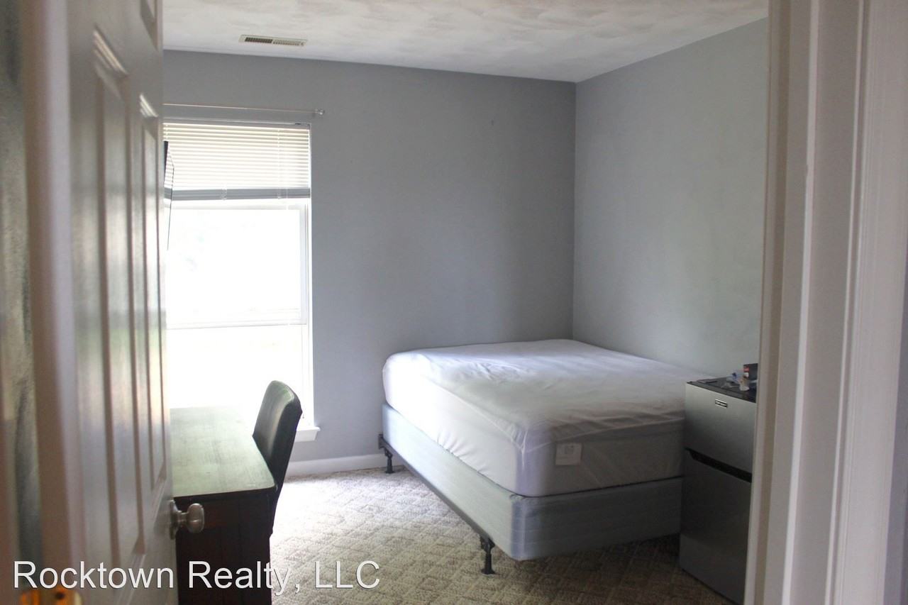 1560 Devon Lane - Photo 3 of 13