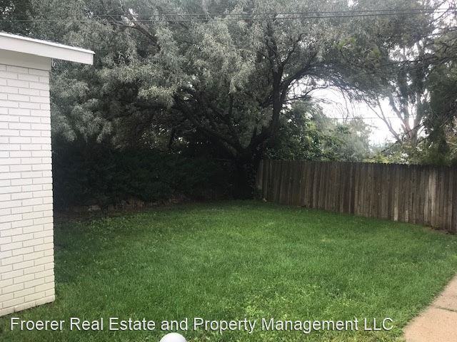 1745 20th St - Photo 2 of 13