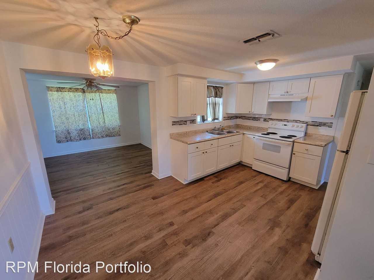 10822 Fillmore Ave - Photo 3 of 14