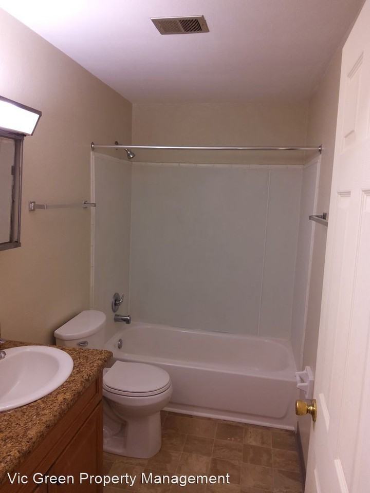 1001 E Pearl St - Photo 3 of 9