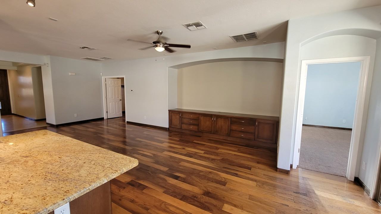 42218 N 47th Ct - Photo 5 of 19