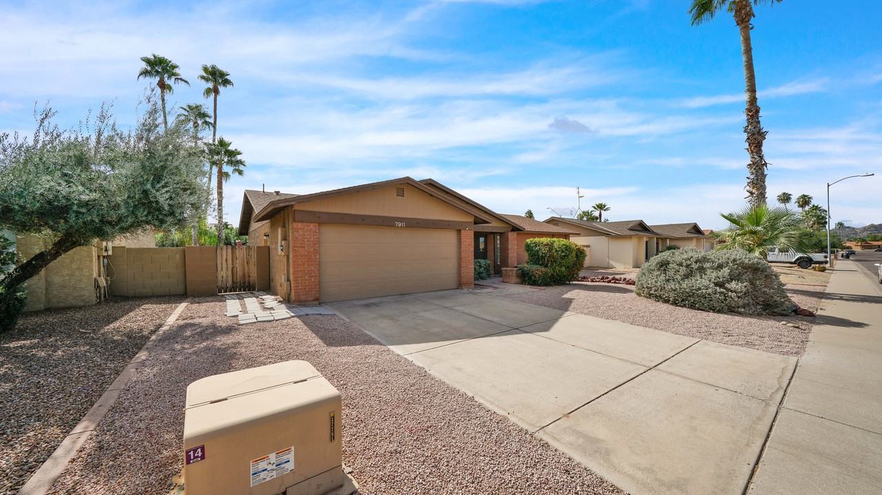 7911 E Via De Belleza