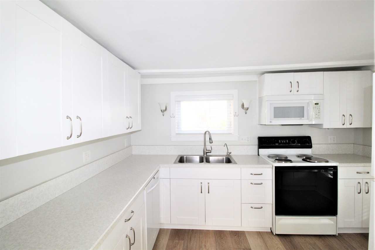 1745 Oak St - Photo 2 of 18