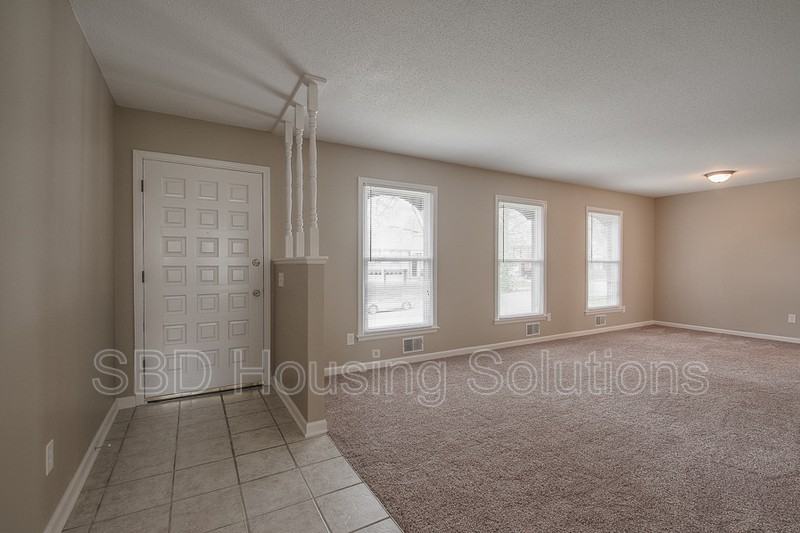 9024 E 90th Ter - Photo 3 of 16