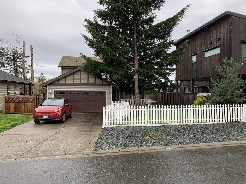 1918 Tominny Rd, Sooke, BC V9Z 0P8 3 Bedroom Apartment for 2,900/month