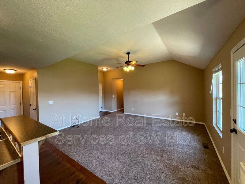 1168 N Blackstone Ave - Photo 3 of 14