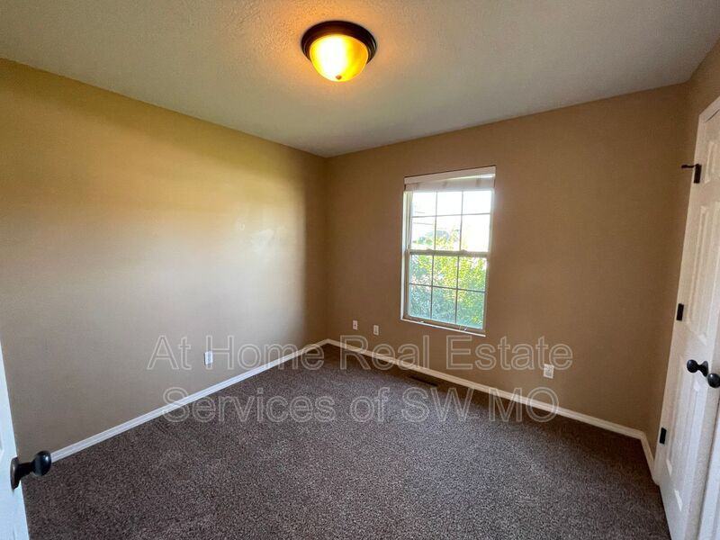 1168 N Blackstone Ave - Photo 7 of 14