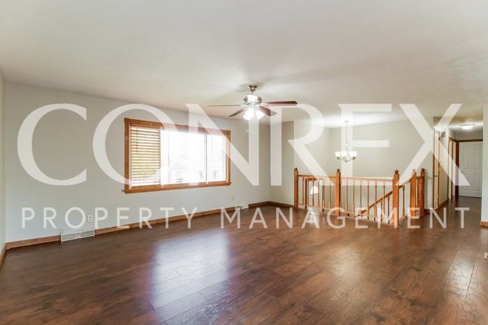 3606 Douglas Dr - Photo 3 of 11
