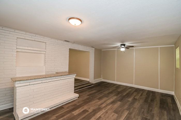 4815 Fredericksburg Ave - Photo 3 of 5