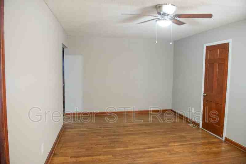 10431 Lackland Rd - Photo 2 of 17