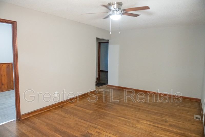 10431 Lackland Rd - Photo 3 of 17