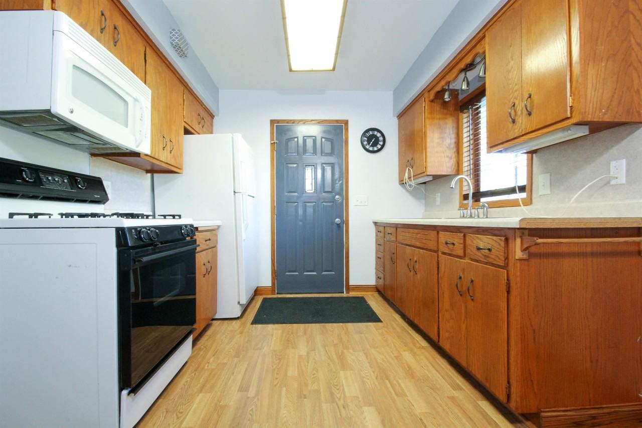 4239 W 125th St #1 - Photo 6 of 27