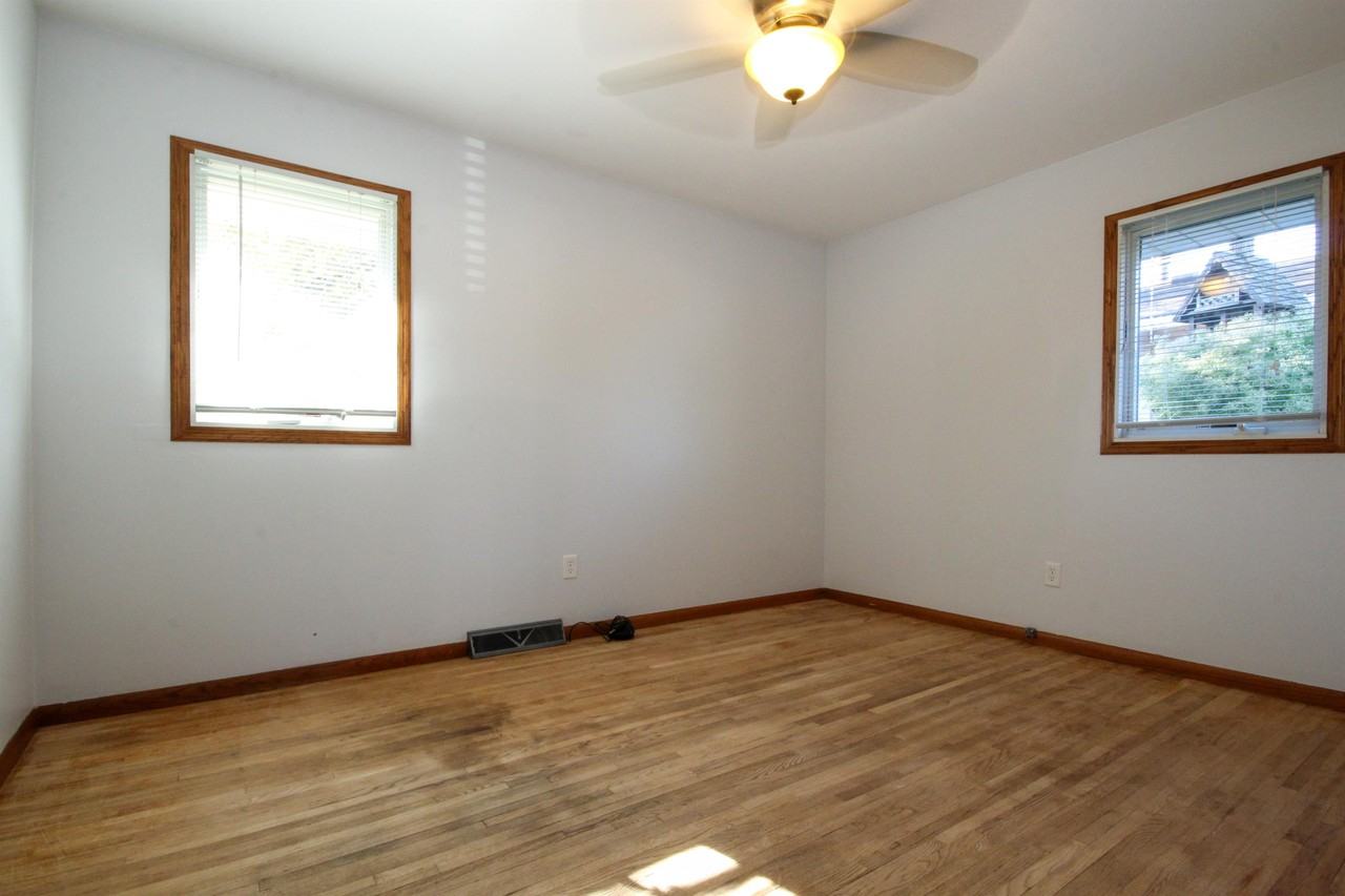 4239 W 125th St #1 - Photo 7 of 27