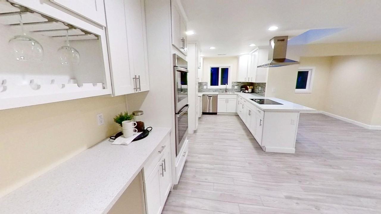 Spacious Hillsboro home with large patio/yard - Photo 2 of 30