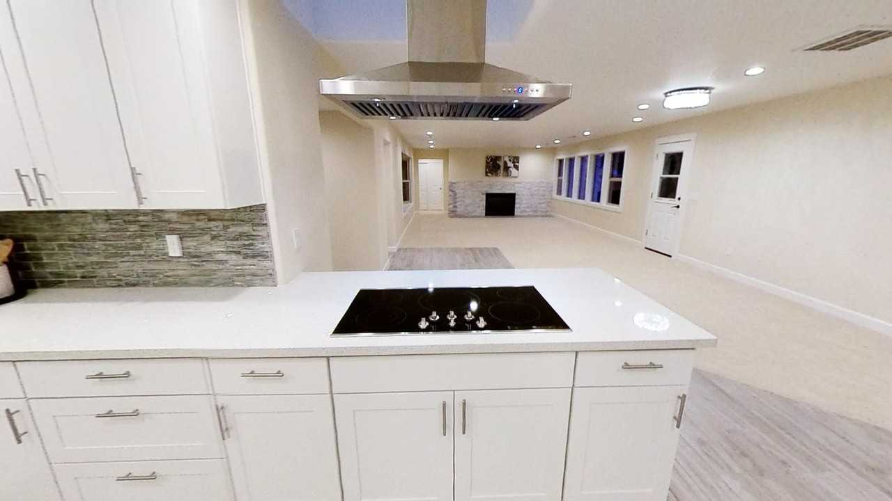 Spacious Hillsboro home with large patio/yard - Photo 5 of 30