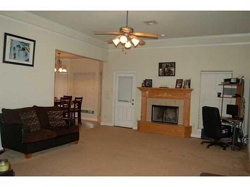 422 Red Oak Ln - Photo 2 of 4