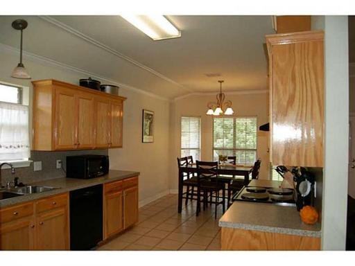 422 Red Oak Ln - Photo 3 of 4