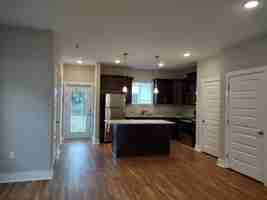 featured image of 1021 Fellsway