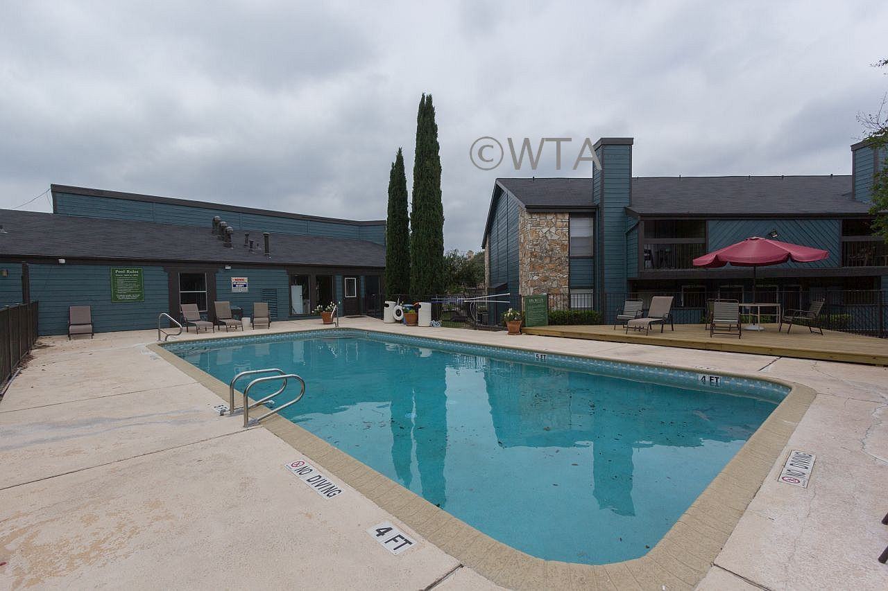 11838 PARLIAMENT - Photo 2 of 20