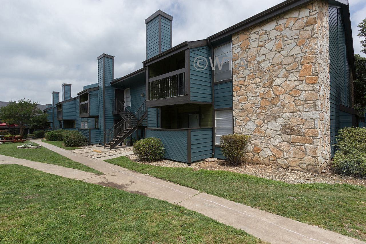 11838 PARLIAMENT - Photo 3 of 20