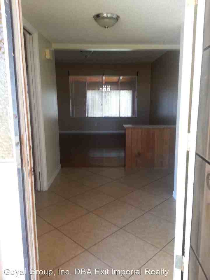 1247 S Imperial Ave - Photo 2 of 17